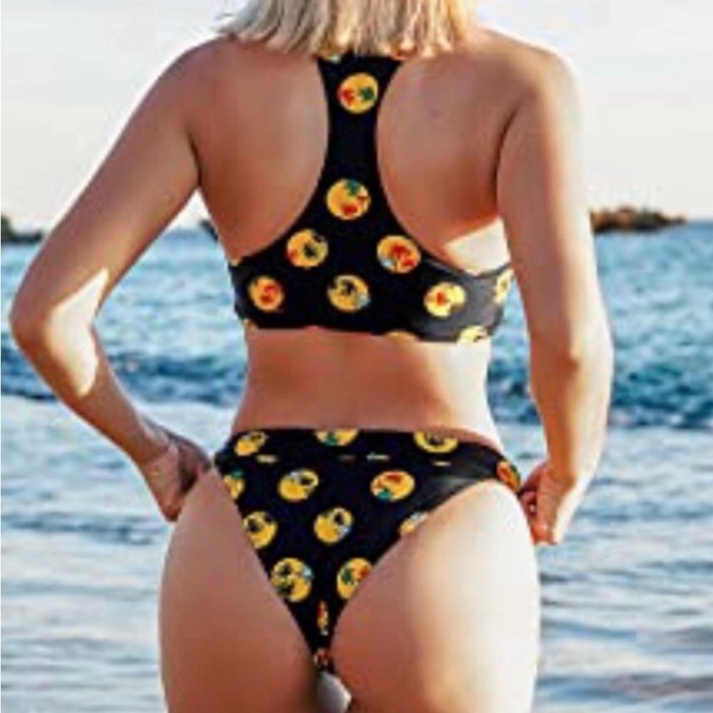 Bikini with Cut Out - Picture 2 of 3